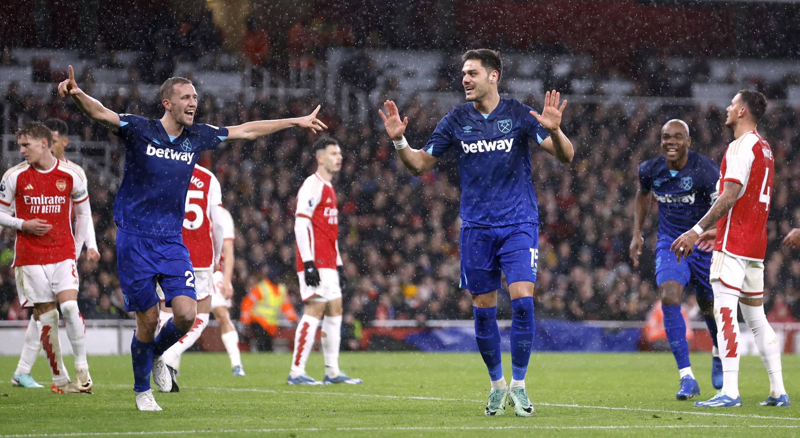 稍显尴尬 稍显尴尬